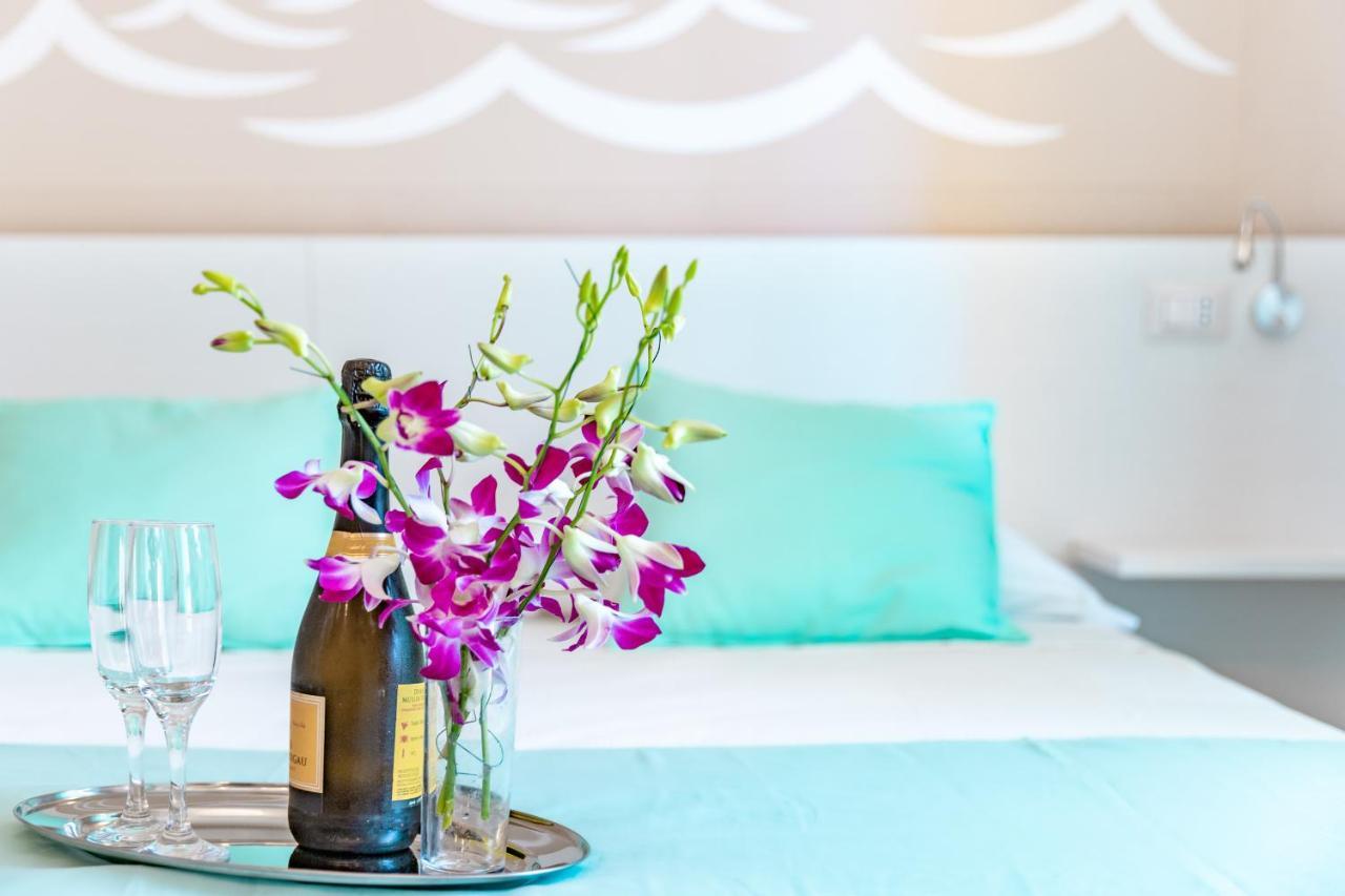 La Smeralda - Boutique Rooms And Breakfast Golfo Aranci Dış mekan fotoğraf